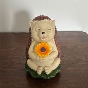 NWT- Adorable Hedgehog 🦔 Garden Figurine with Sunflower 🌻